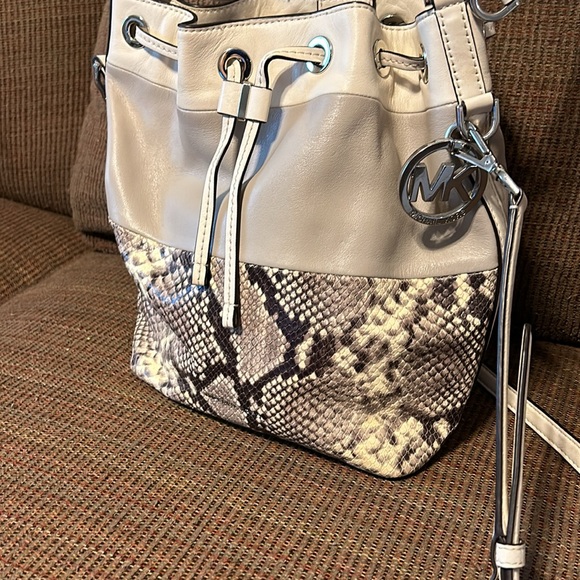 Michael Kors Bucket Handbag - Picture 2 of 7